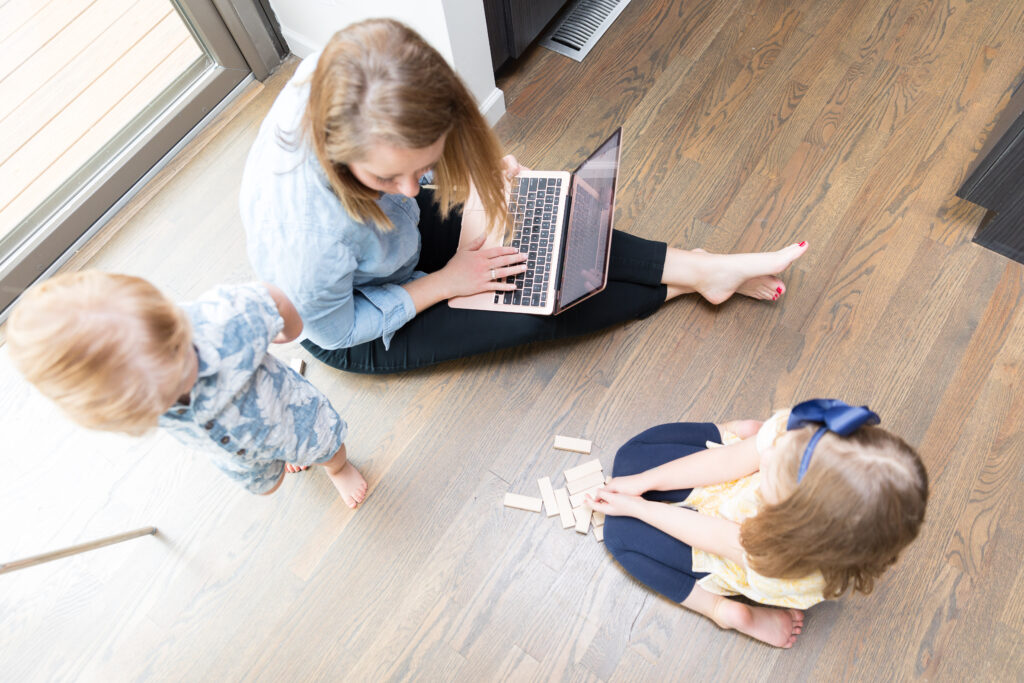 Are you looking for the best work schedule for single moms? I HEAR YOU. It's so hard to be a mom, work full time, and have time for yourself. Use my strategy here to find the best work at home schedule for you!